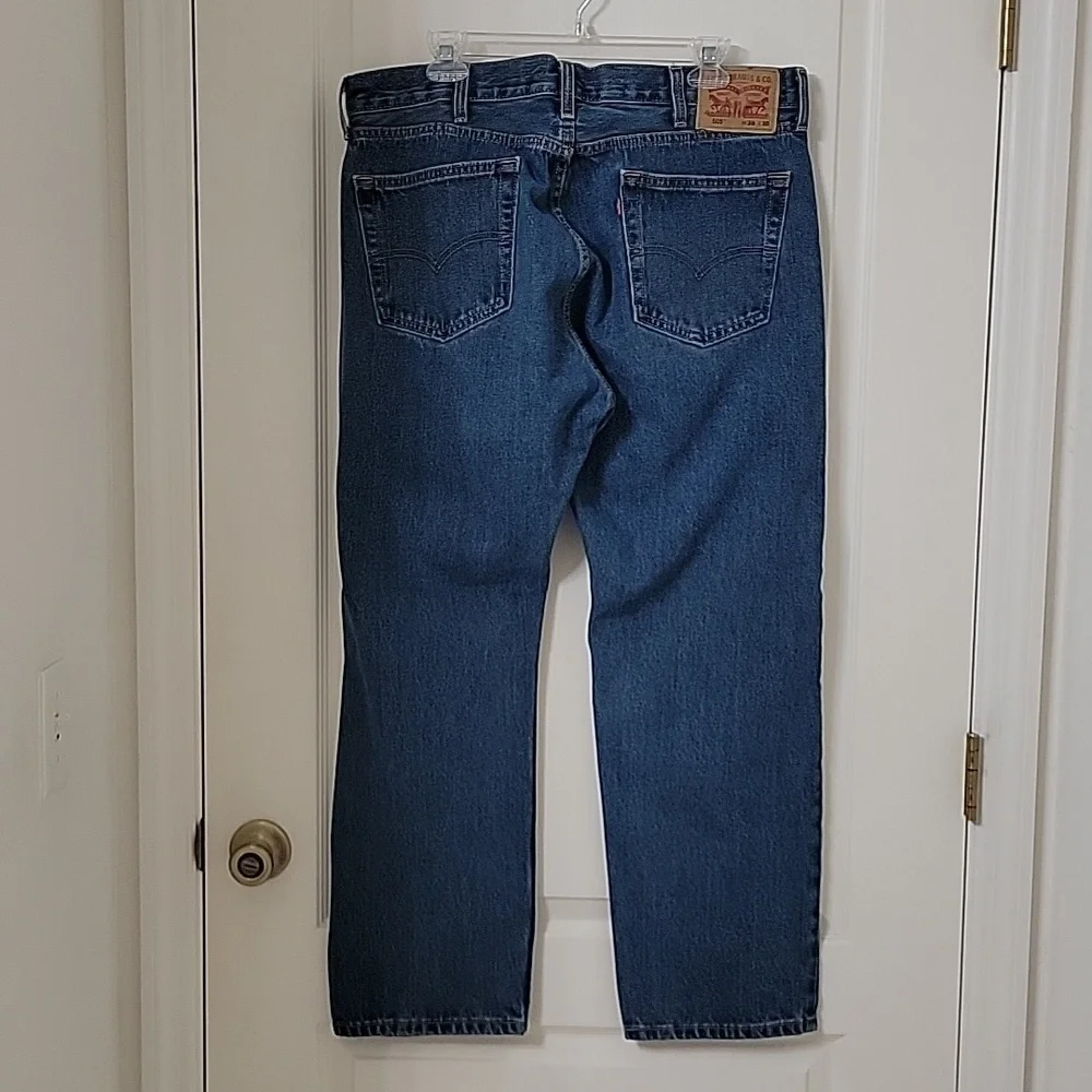 Levi's 505 Regular Fit Size 38x30 Medium Wash Blue Jeans, EUC